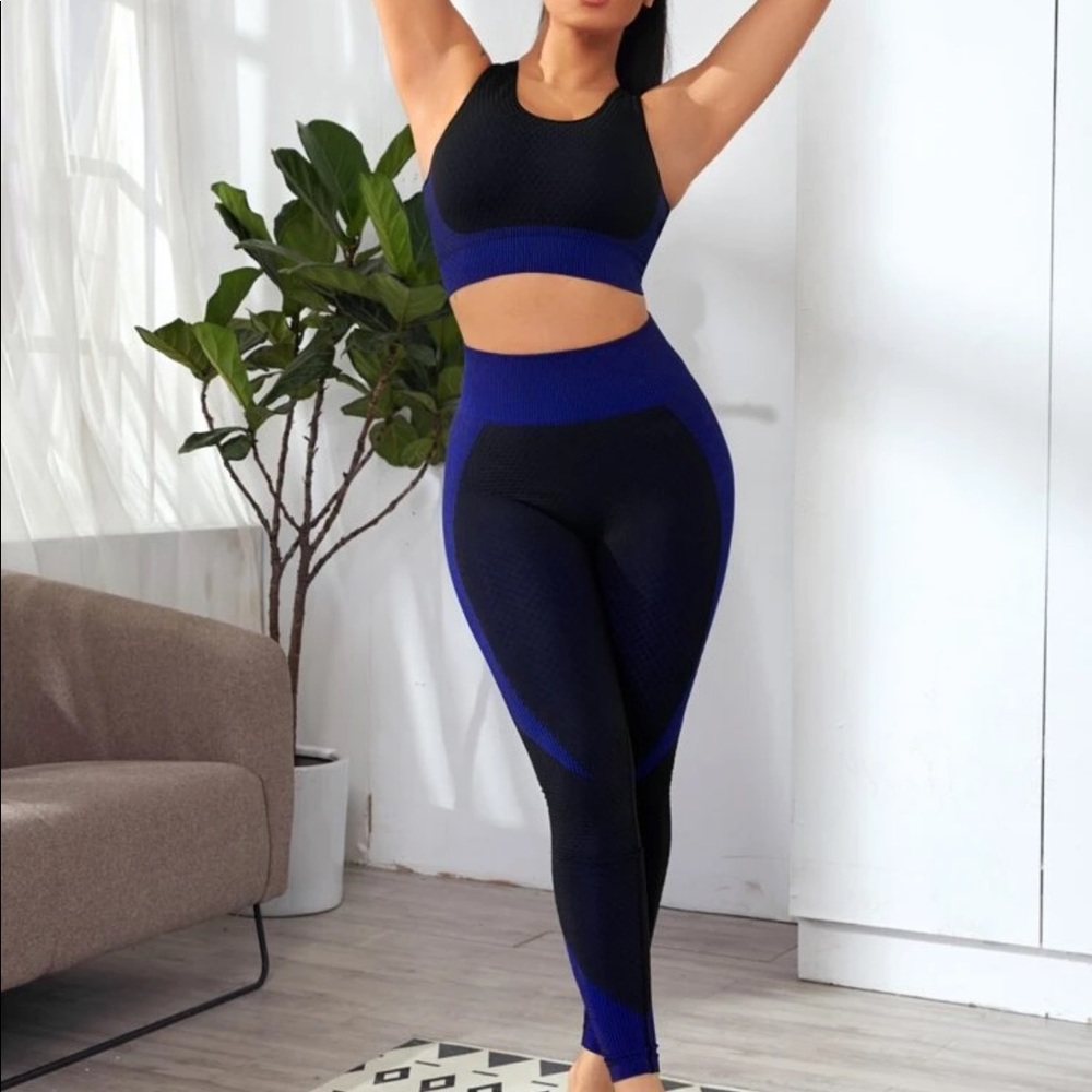 Blue and black workout set